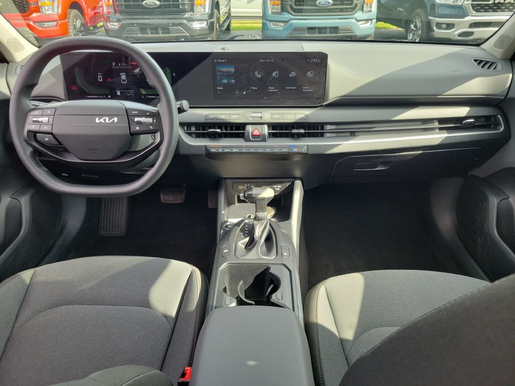 Used 2025 Kia K4 FWD image 11