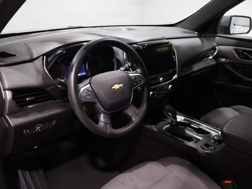 Used 2023 Chevrolet Traverse LT w/ Rear Camera Mirror Package image 16