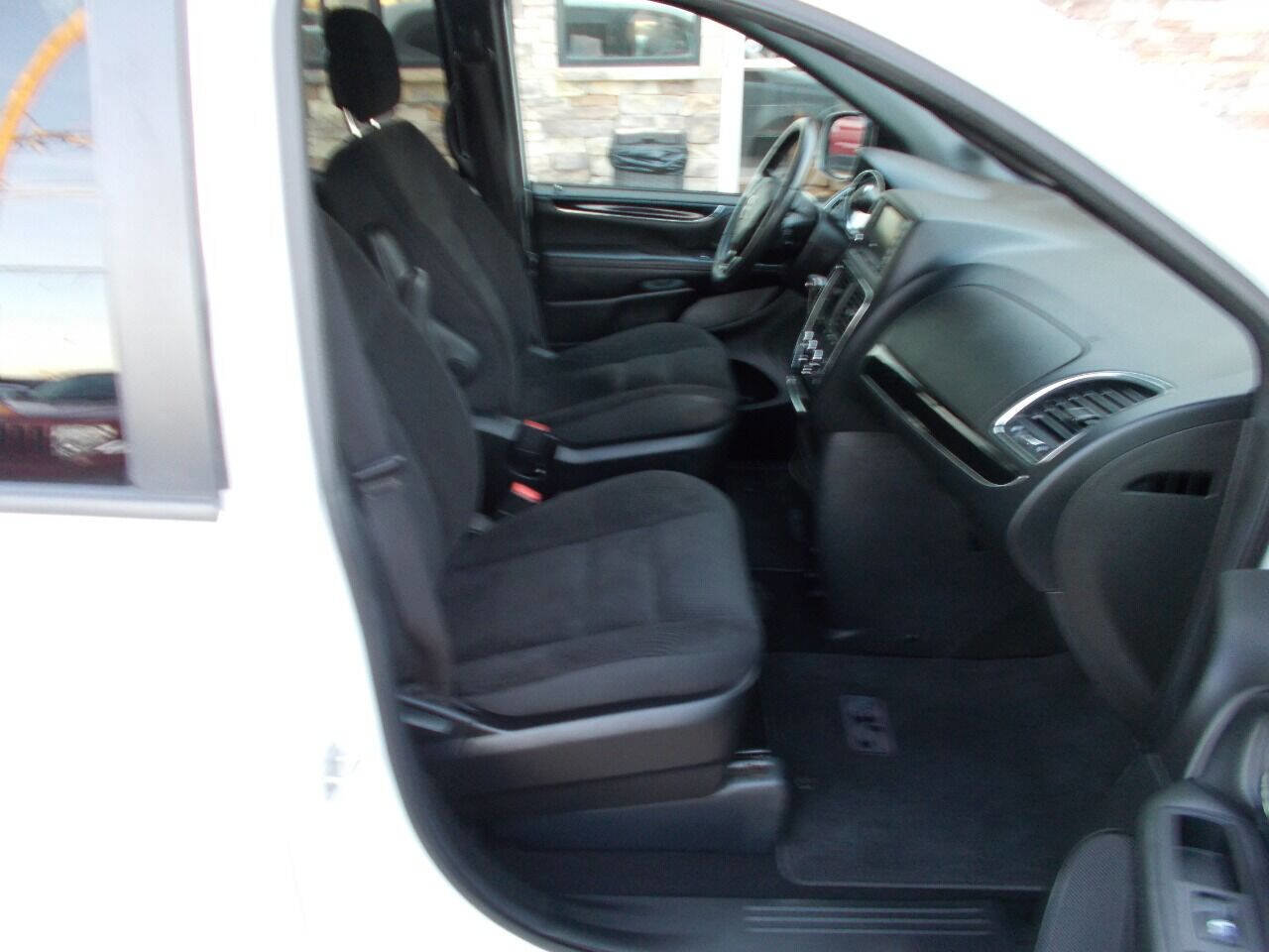 Used 2019 Dodge Grand Caravan SE FWD image 16