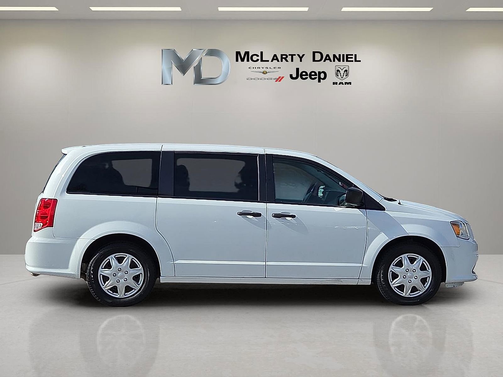 Used 2019 Dodge Grand Caravan SE image 6