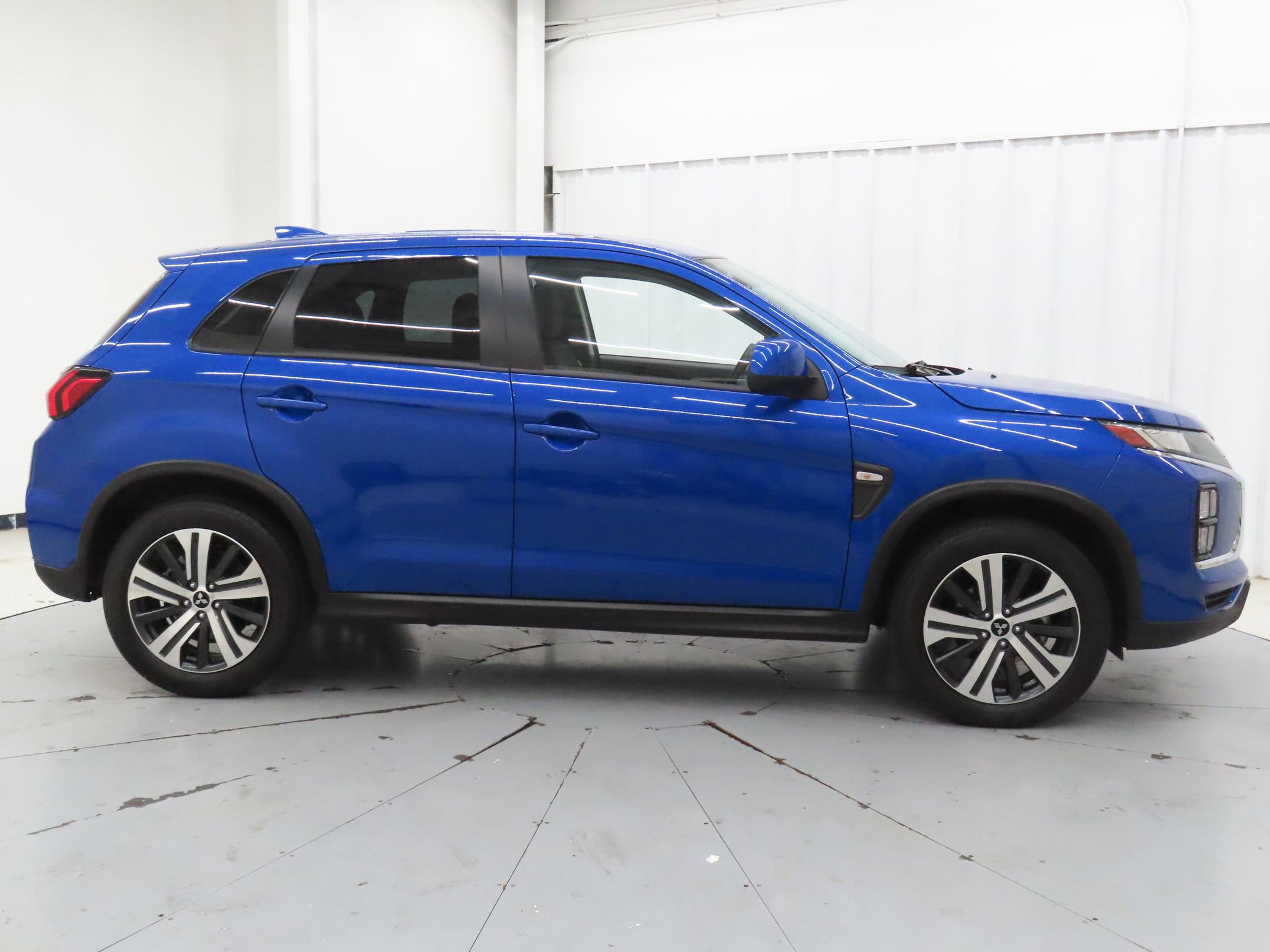 Used 2026 Mitsubishi Outlander Sport ES AWD/4WD image 2
