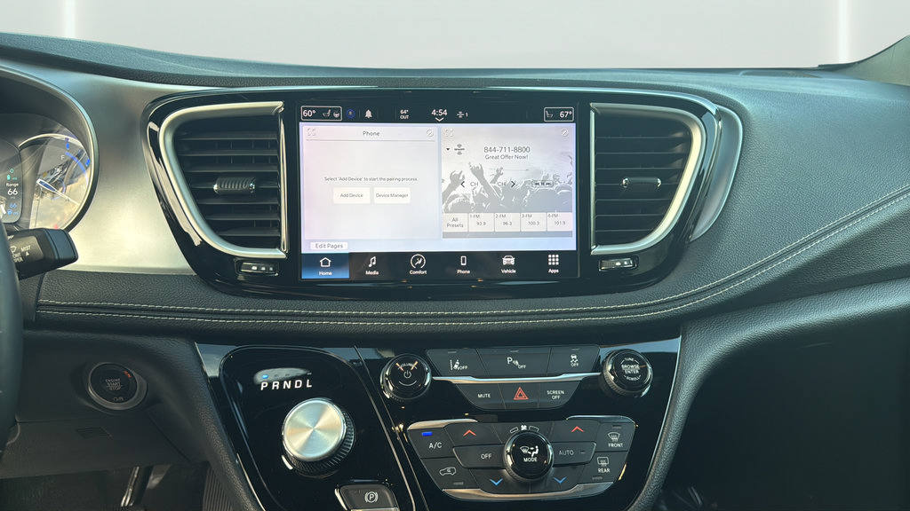 Used 2021 Chrysler Pacifica Touring w/ Uconnect Theater Family Group FWD image 18