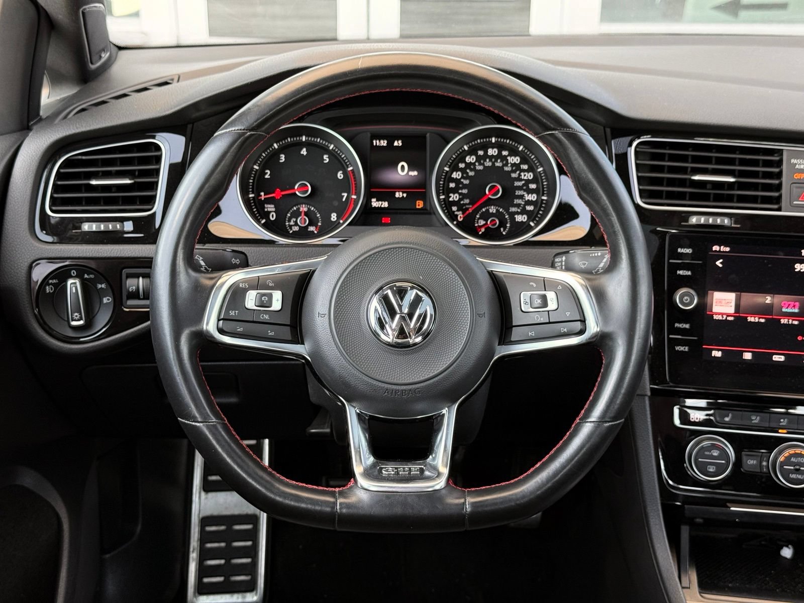 Used 2018 Volkswagen GTI SE FWD image 29