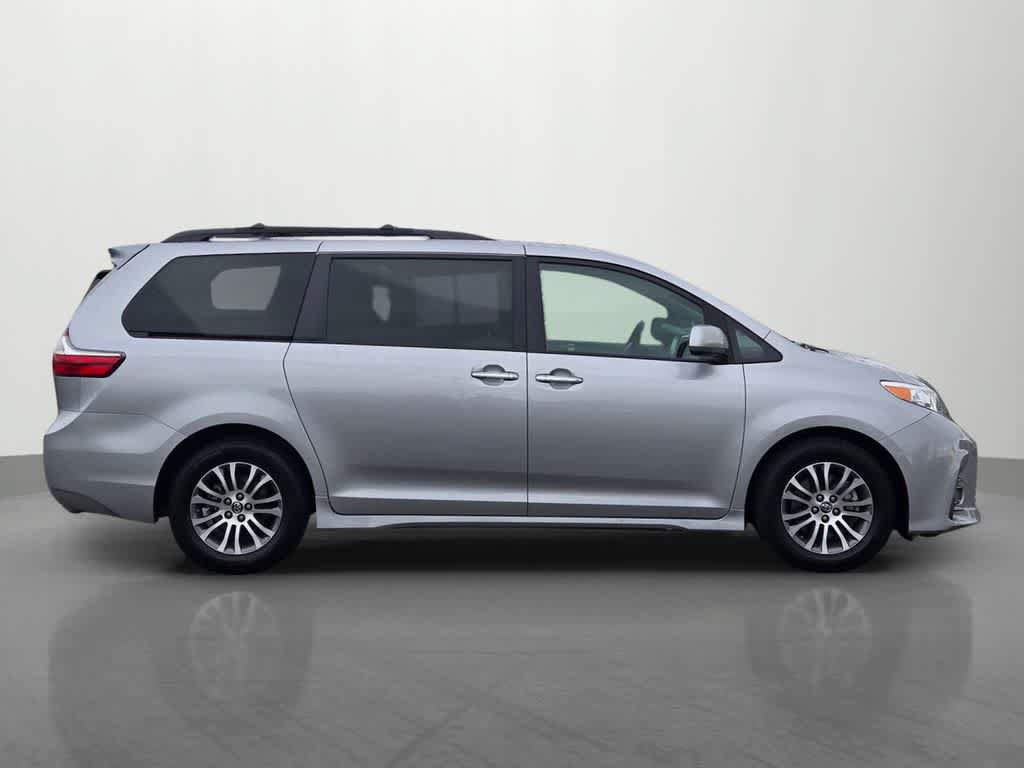 Used 2018 Toyota Sienna XLE w/ XLE Navigation Package FWD image 7