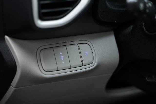 Used 2024 Hyundai Venue SEL image 17