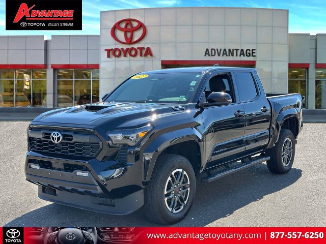 Used 2025 Toyota Tacoma TRD Sport w/ TRD Sport Upgrade Package AWD/4WD image 4