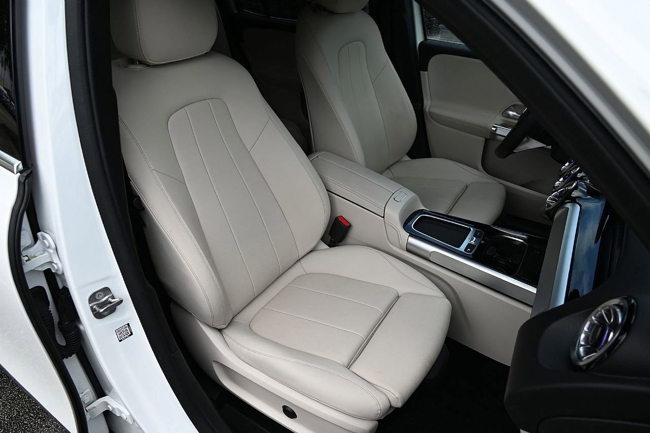 Certified 2025 Mercedes-Benz GLB 250 image 8