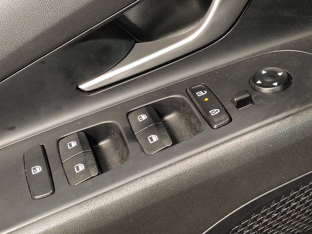 Used 2025 Hyundai Elantra SE FWD image 27
