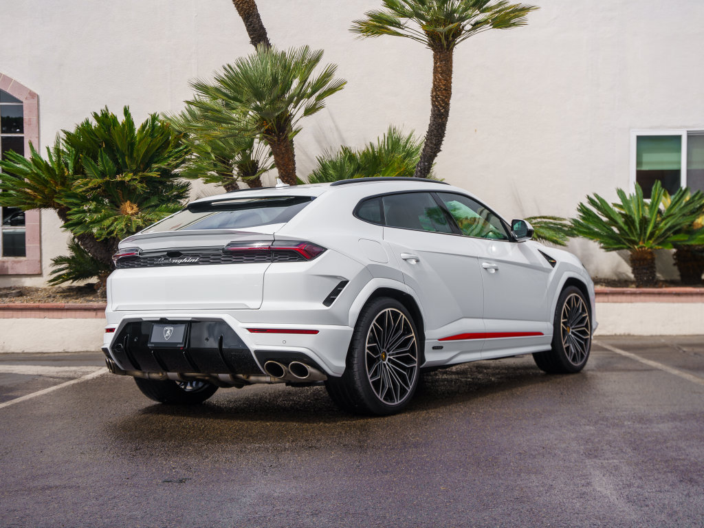 Used 2025 Lamborghini Urus SE AWD/4WD image 3