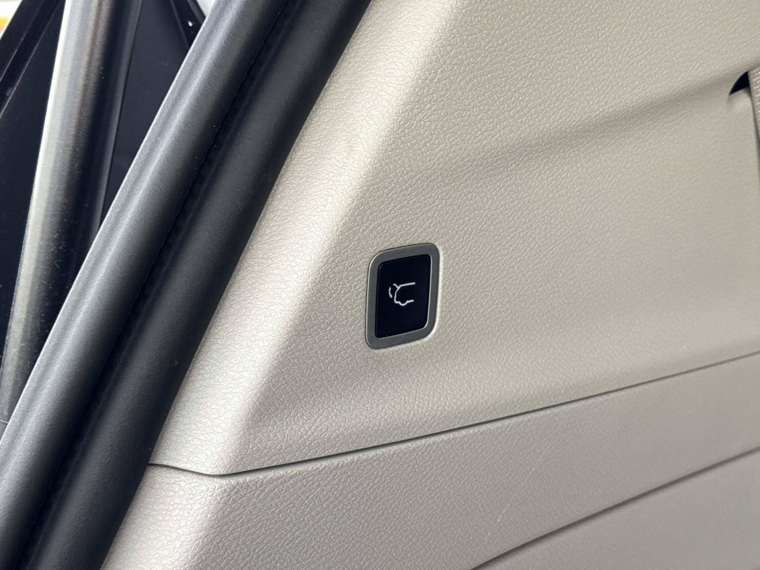 Used 2024 Chrysler Pacifica Touring-L FWD image 10