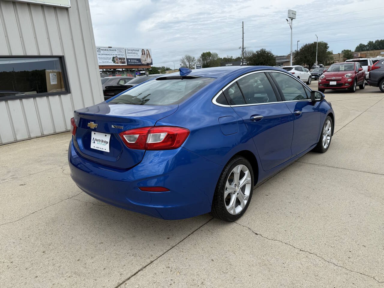 Used 2017 Chevrolet Cruze Premier FWD image 4
