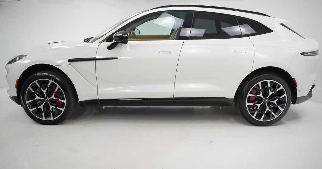 Used 2021 Aston Martin DBX image 2