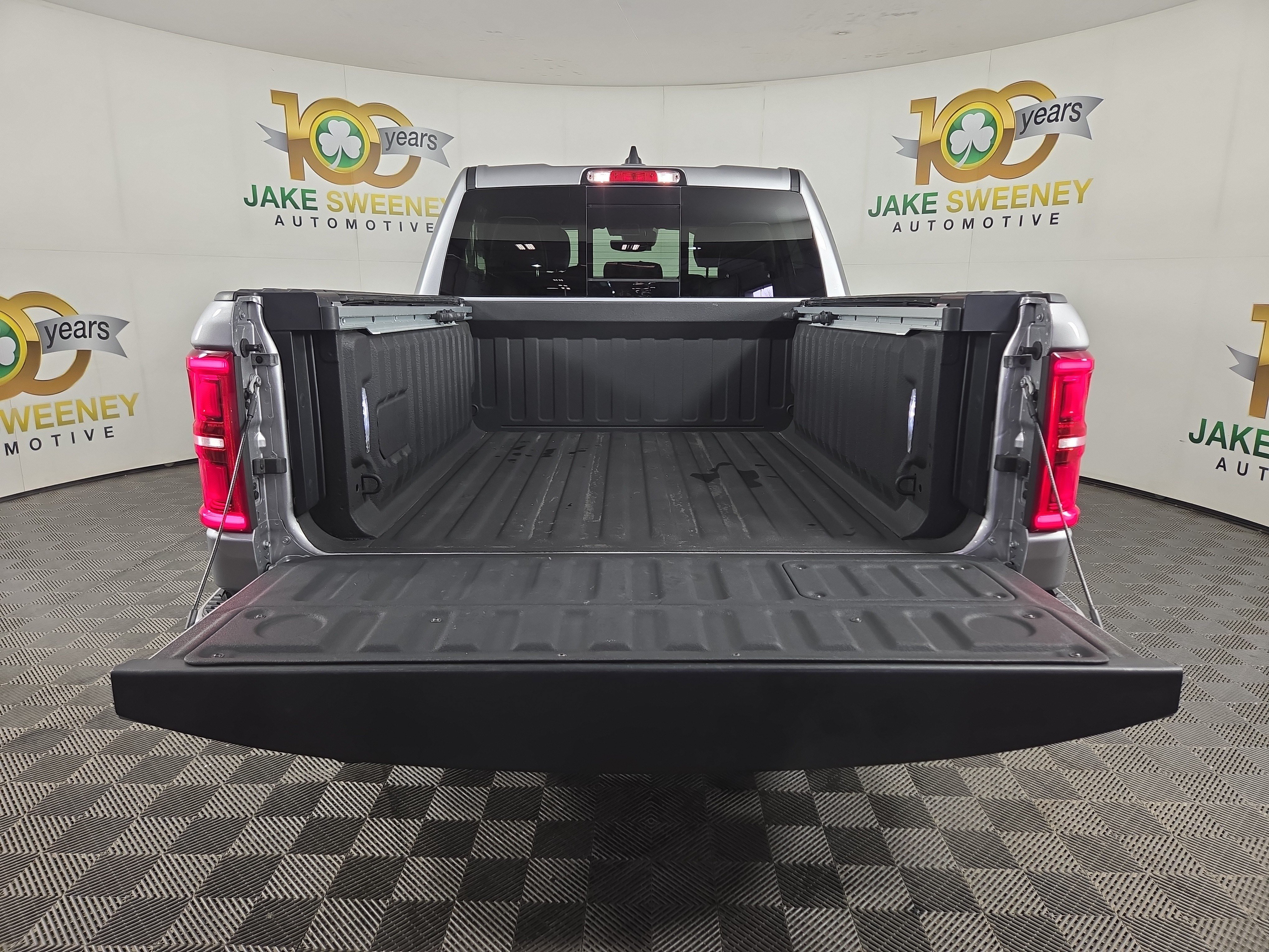 Certified 2025 RAM 1500 Limited w/ Body Color Bumper Group AWD/4WD image 34