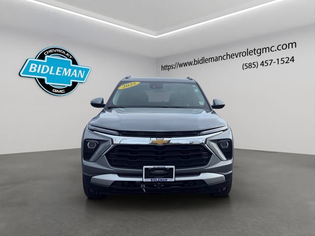 Used 2025 Chevrolet TrailBlazer LT w/ Convenience Package AWD/4WD image 2