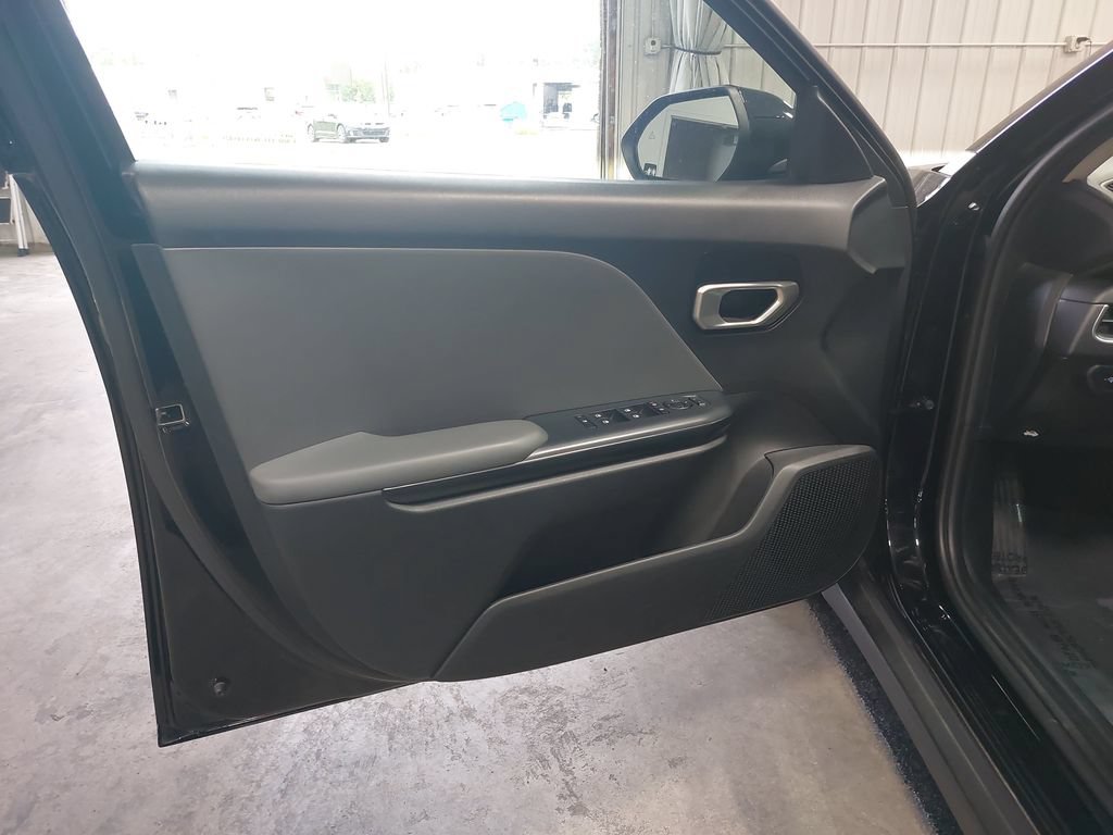 Used 2025 Kia K4 FWD image 26