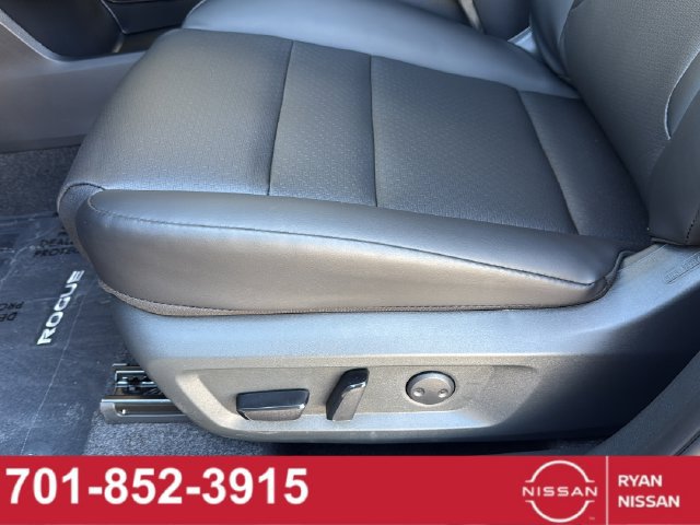 New 2026 Nissan Rogue Dark Armor AWD/4WD image 21