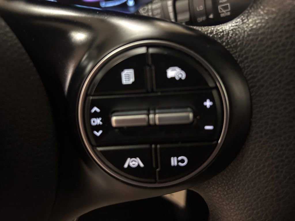Used 2025 Kia Soul LX FWD image 15