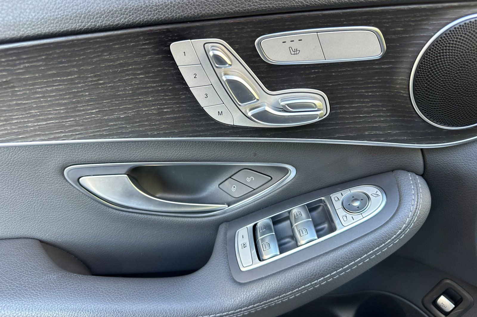 Used 2020 Mercedes-Benz C 300 Sedan image 9