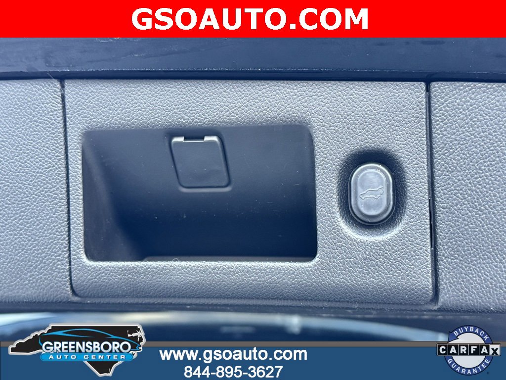 Used 2018 Chevrolet Suburban Premier image 39