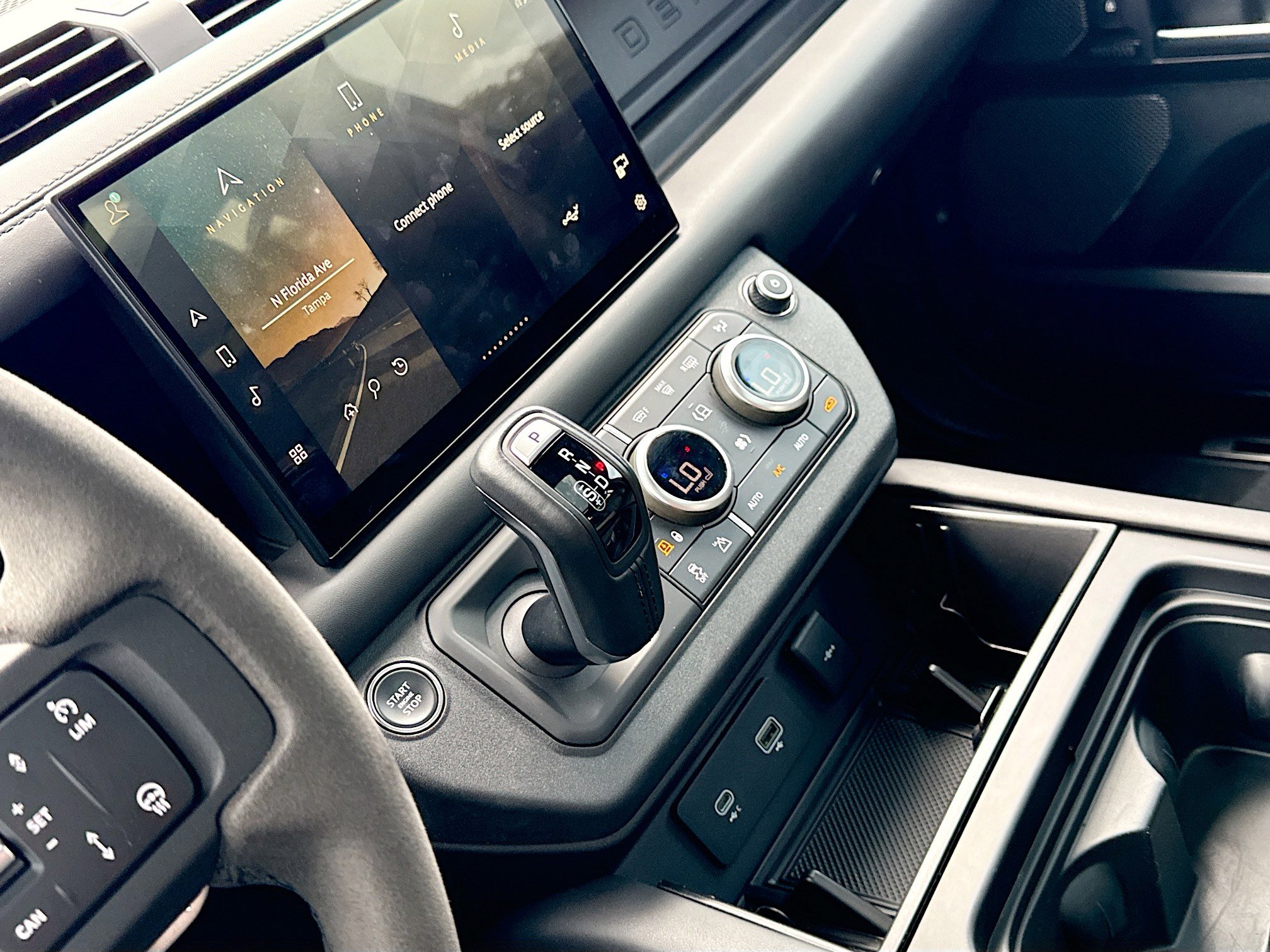 Used 2023 Land Rover Defender 90 V8 image 27