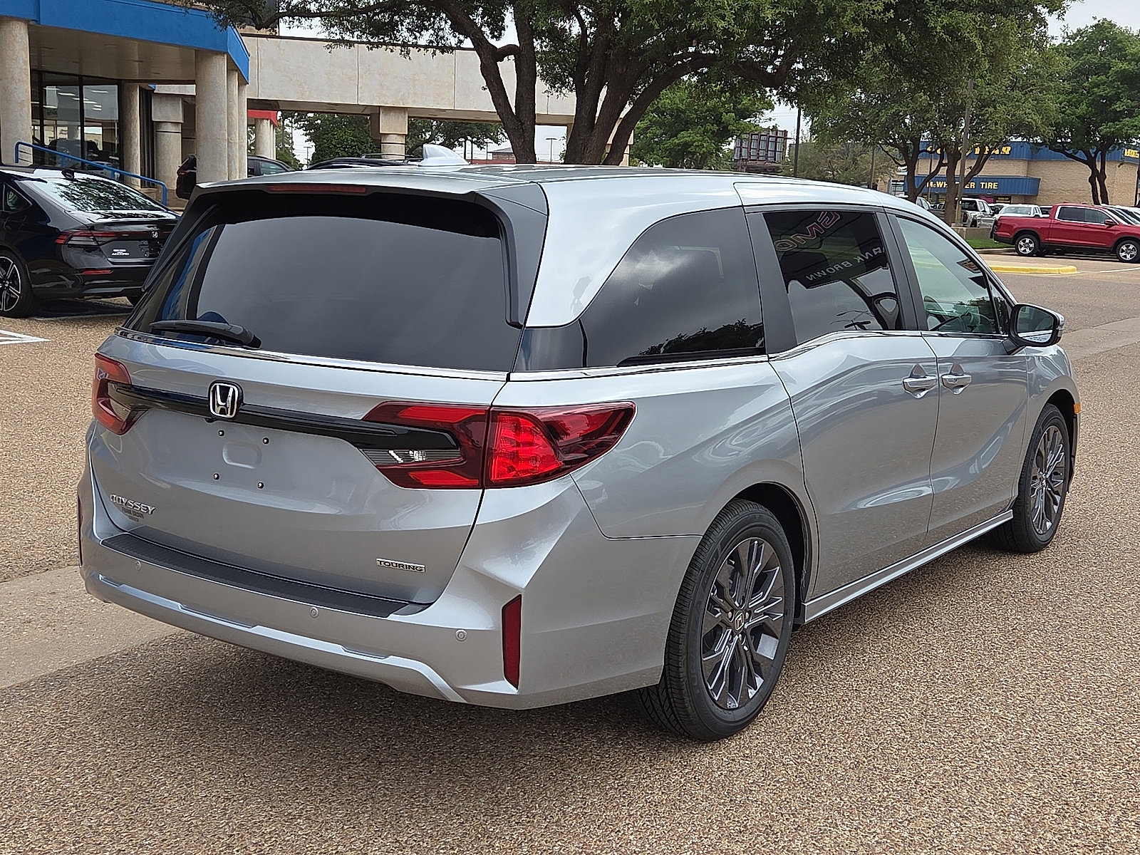 New 2026 Honda Odyssey Touring image 4