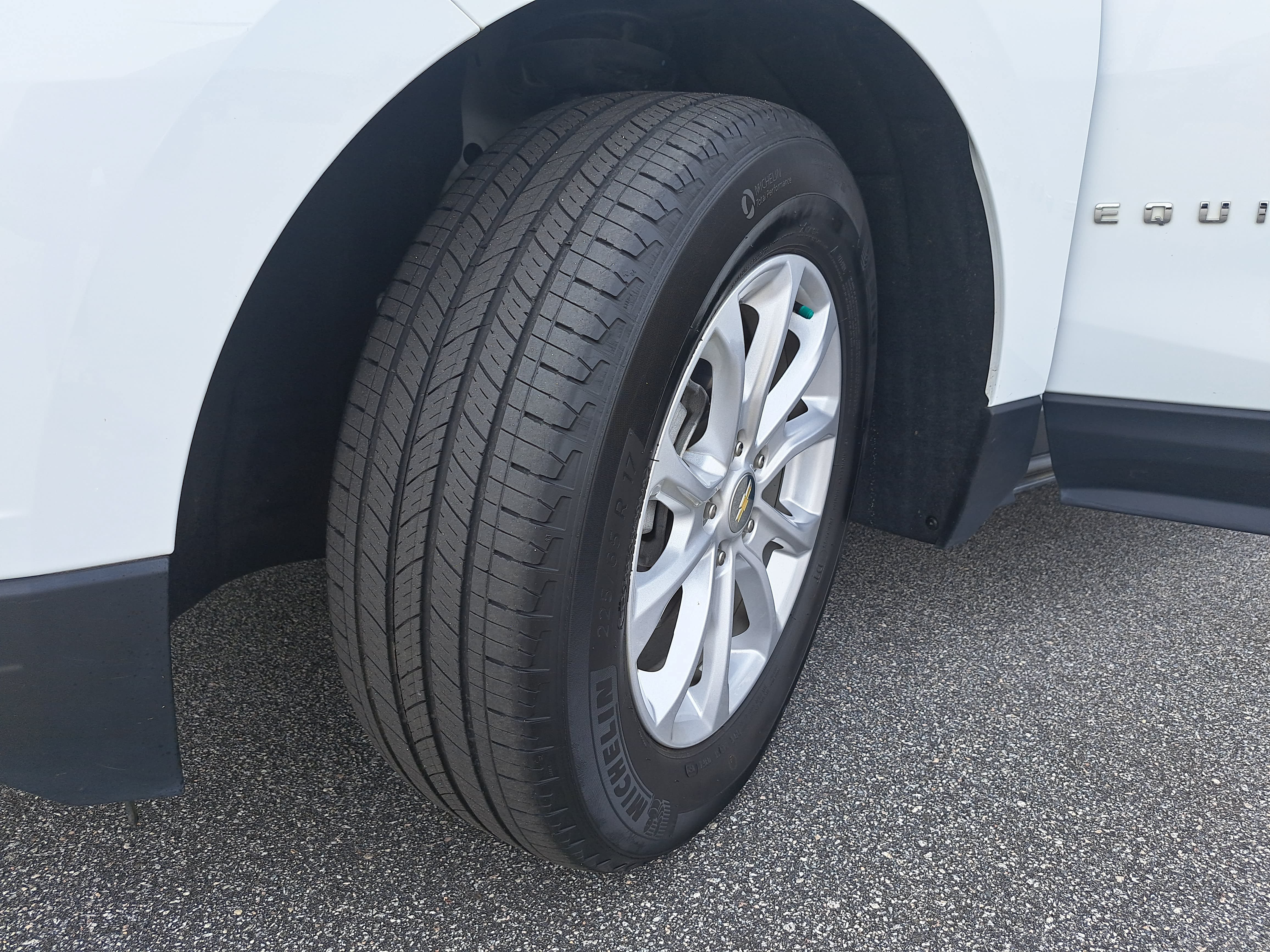 Used 2021 Chevrolet Equinox LT FWD image 32