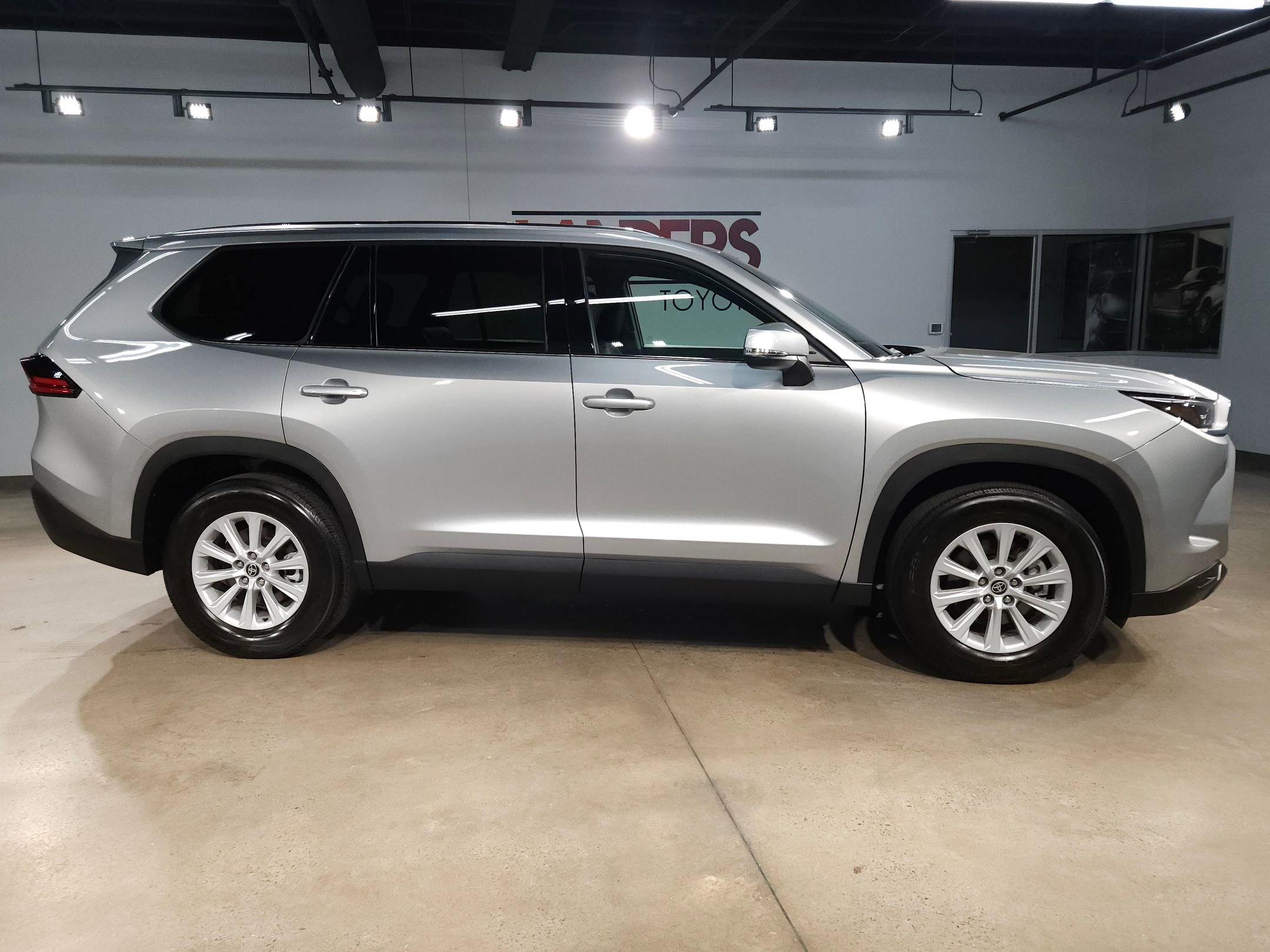 Used 2025 Toyota Grand Highlander AWD image 8