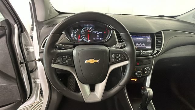 Used 2020 Chevrolet Trax LT w/ LT Convenience Package FWD image 14