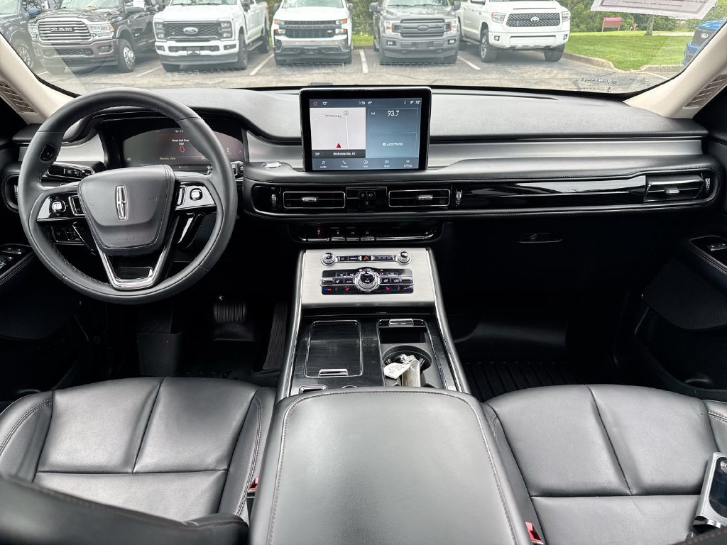 Used 2023 Lincoln Aviator AWD w/ Premium Package image 10