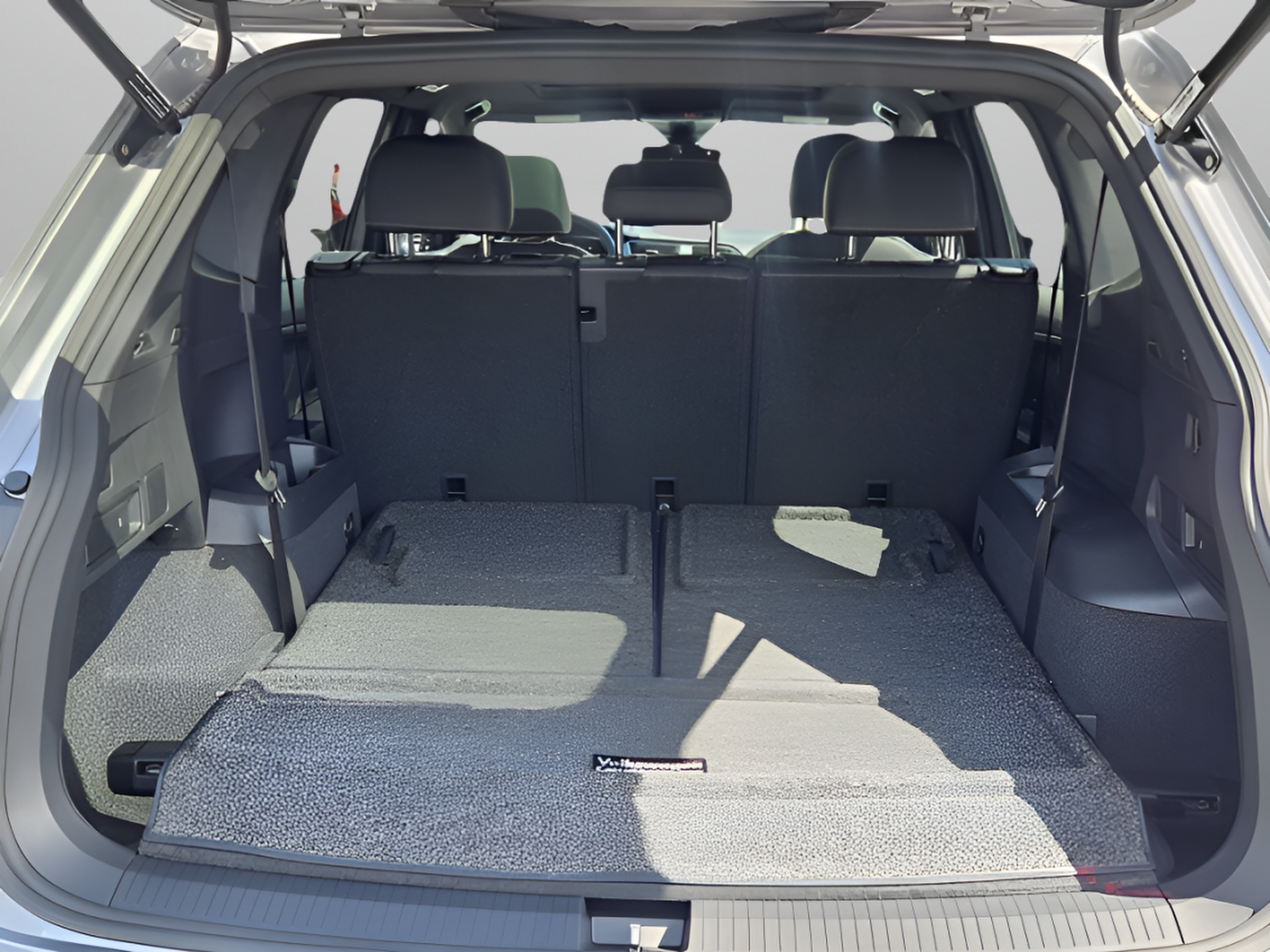 Certified 2023 Volkswagen Tiguan SE R-Line FWD image 26