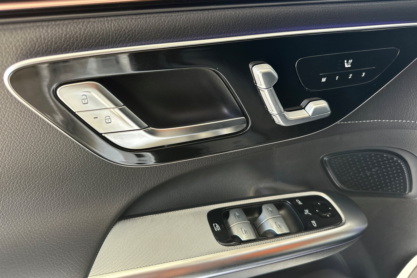 New 2027 Mercedes-Benz EQE 320 4MATIC SUV image 11
