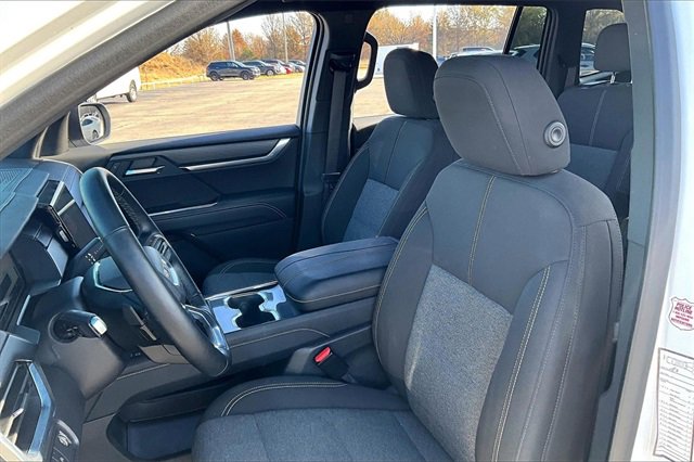 Used 2025 GMC Acadia Elevation image 21