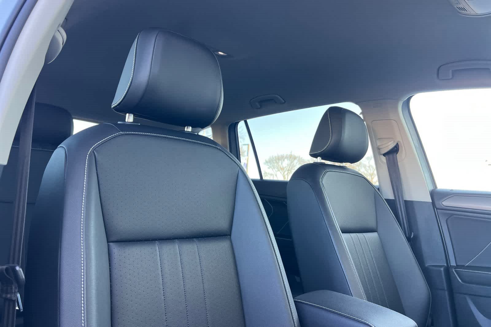 Used 2022 Volkswagen Tiguan SE image 18