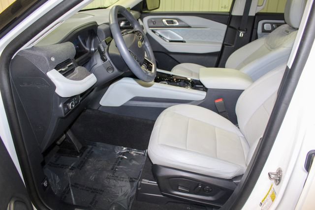 Used 2025 Ford Explorer Platinum w/ Ultimate Package image 10