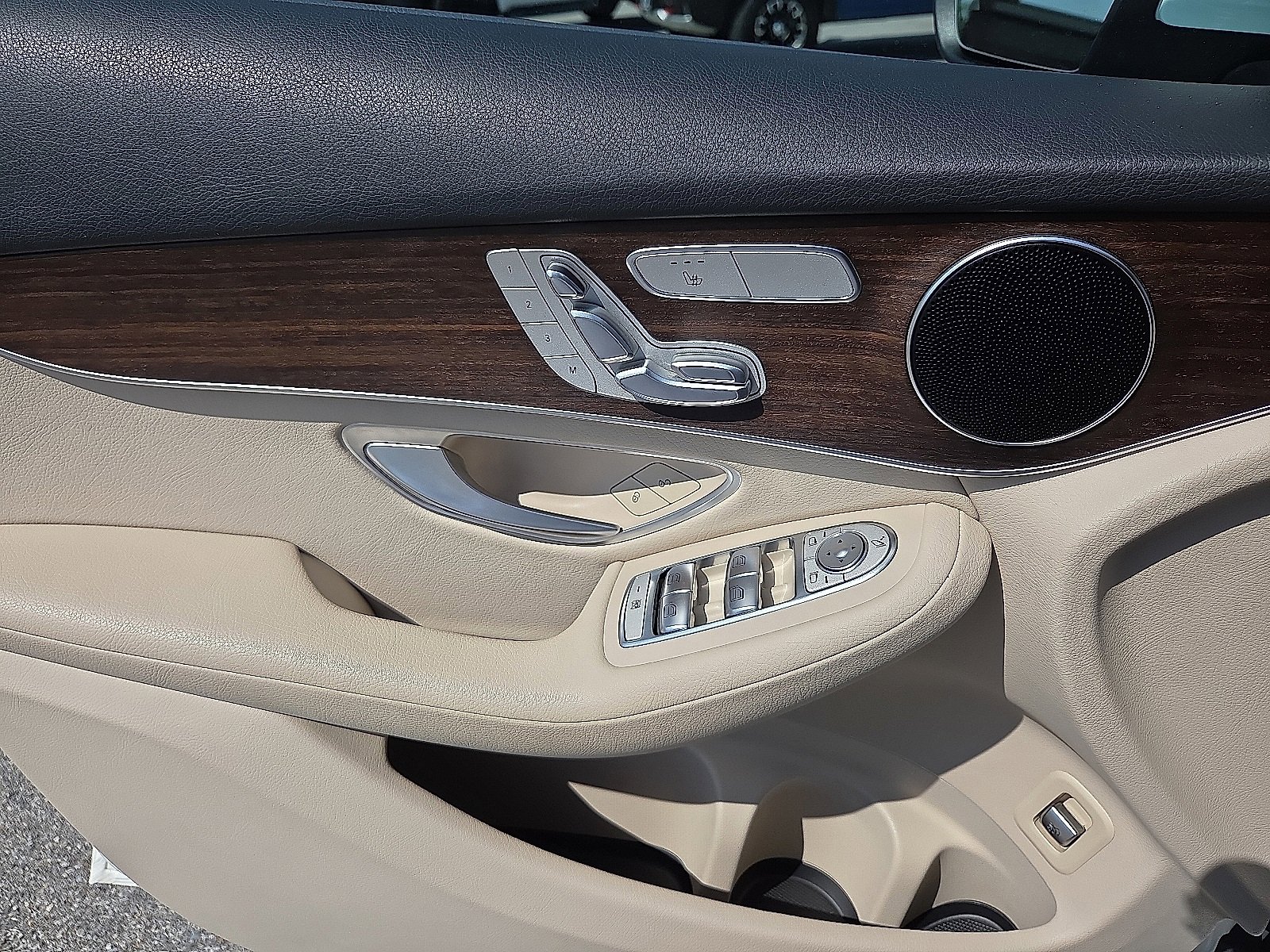 Used 2022 Mercedes-Benz GLC 300 GLC 300 w/ Premium Package Lite image 15