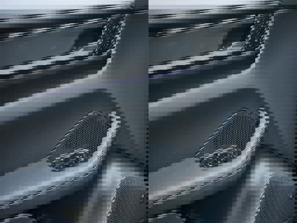 New 2025 Porsche Macan Turbo Electric image 12