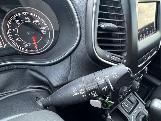 Used 2020 Jeep Cherokee Latitude FWD image 12