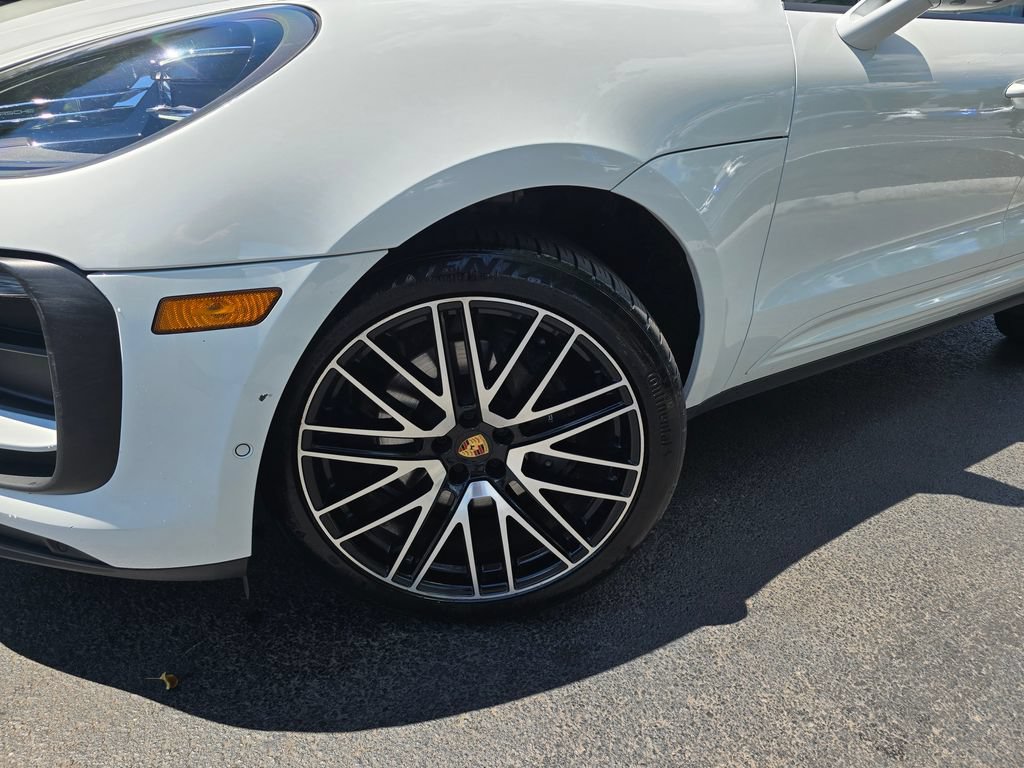Used 2023 Porsche Macan AWD/4WD image 2