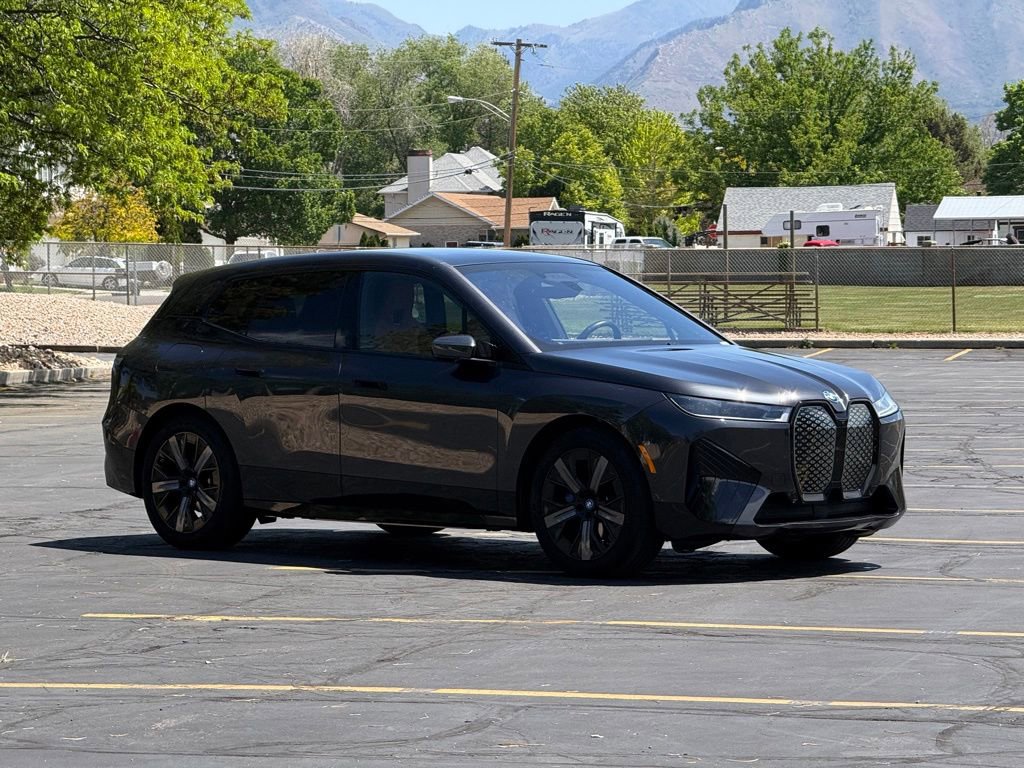 Used 2025 BMW iX xDrive50 w/ Premium Package AWD/4WD image 3