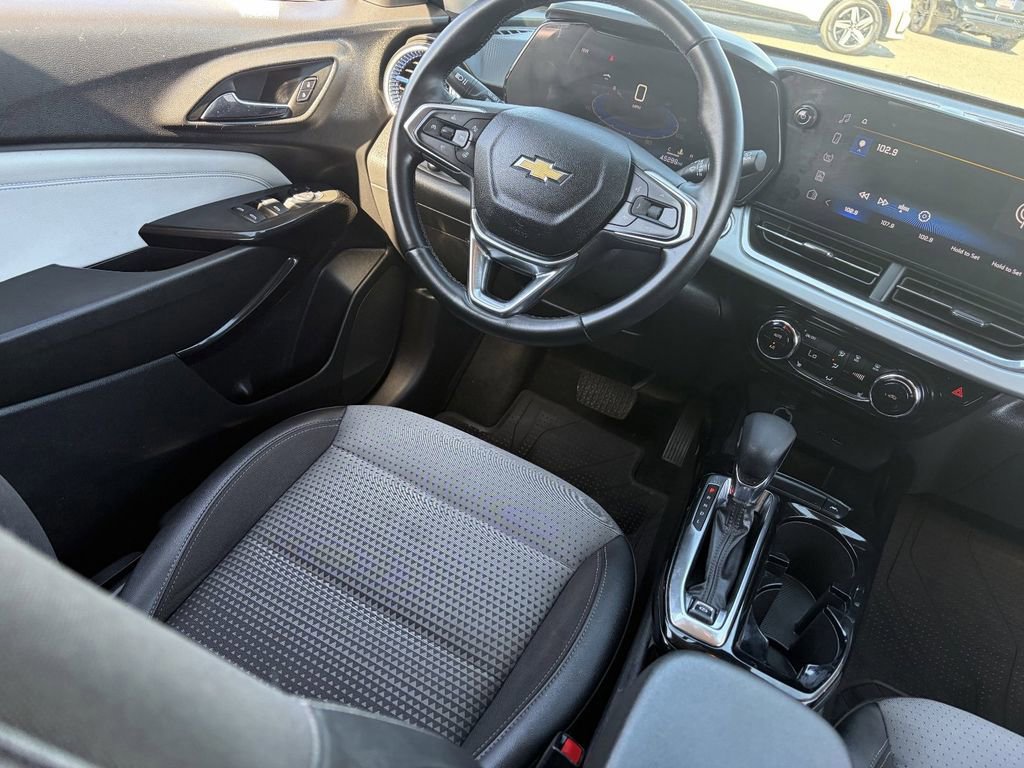 Used 2024 Chevrolet Trax LT w/ Driver Confidence Package FWD image 13