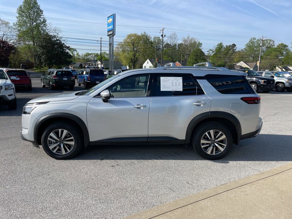 Used 2025 Nissan Pathfinder SL AWD/4WD image 52
