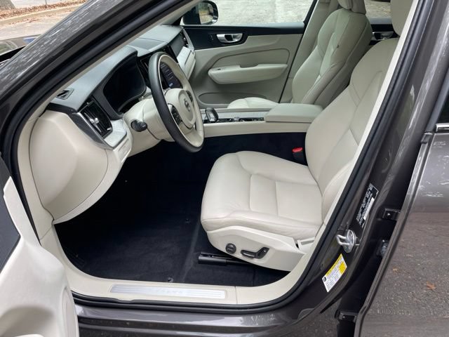 Certified 2024 Volvo XC60 B5 Plus w/ Protection Package Premier AWD/4WD image 10