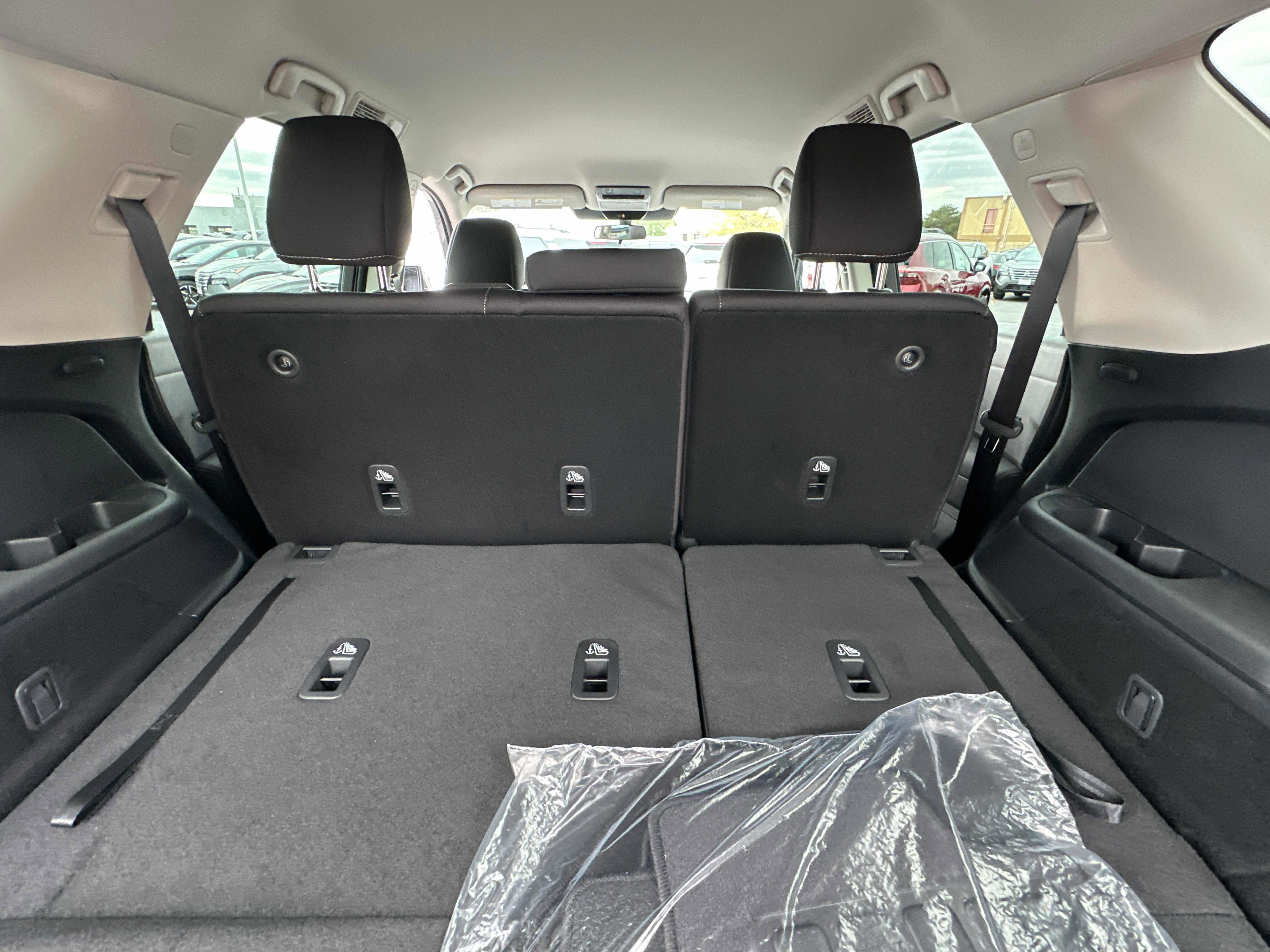 New 2025 Nissan Pathfinder SV w/ Black Appearance Package image 19