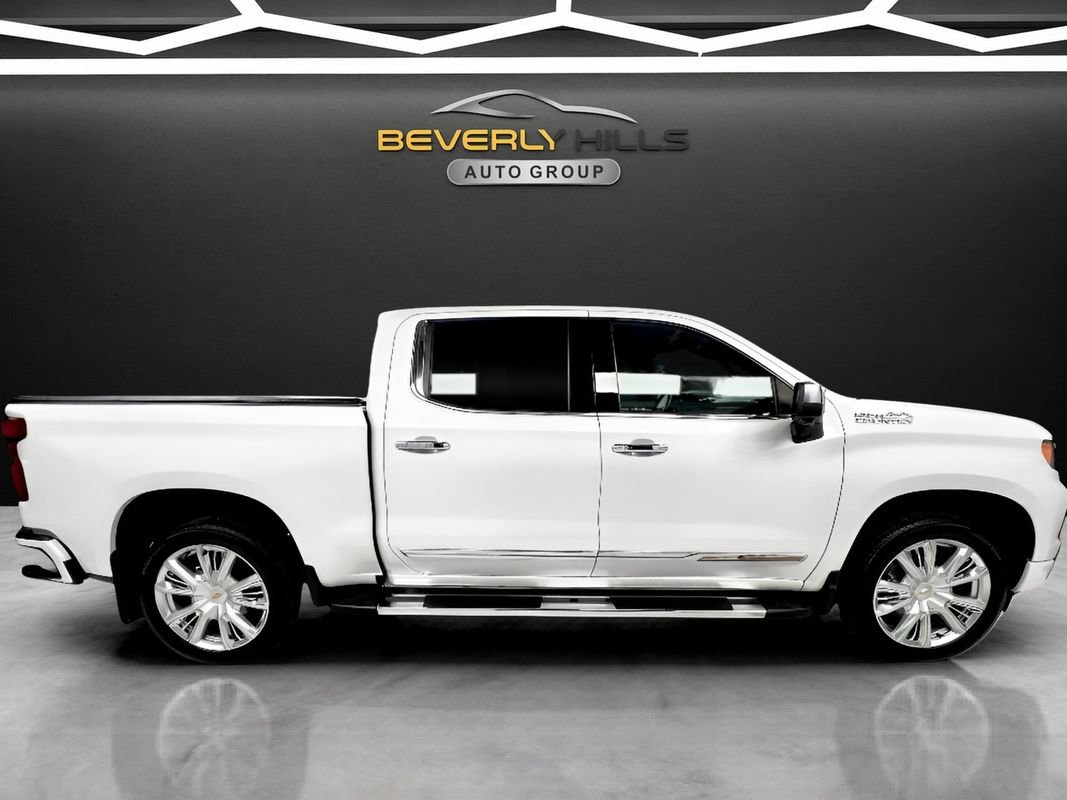 Used 2022 Chevrolet Silverado 1500 High Country w/ High Country Premium Package AWD/4WD image 6