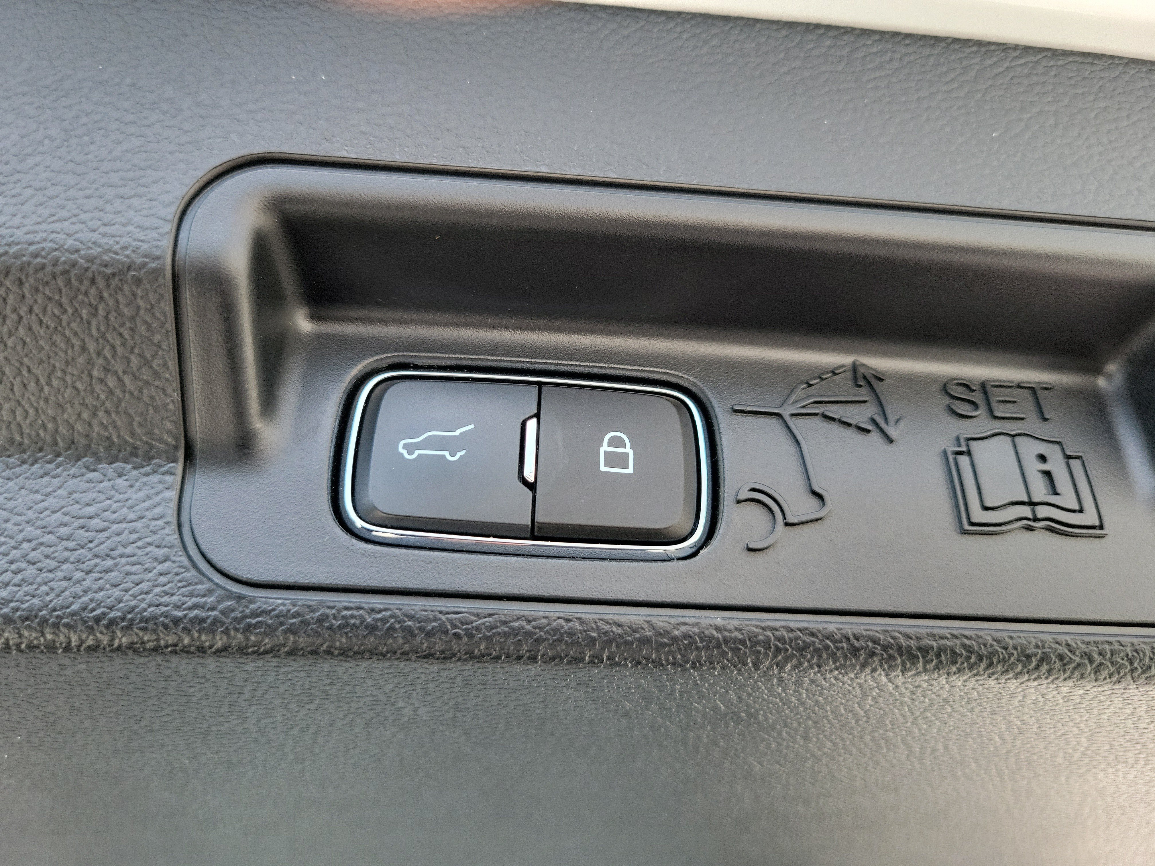 Certified 2023 Ford Explorer Limited w/ Limited Technology Package RWD image 17