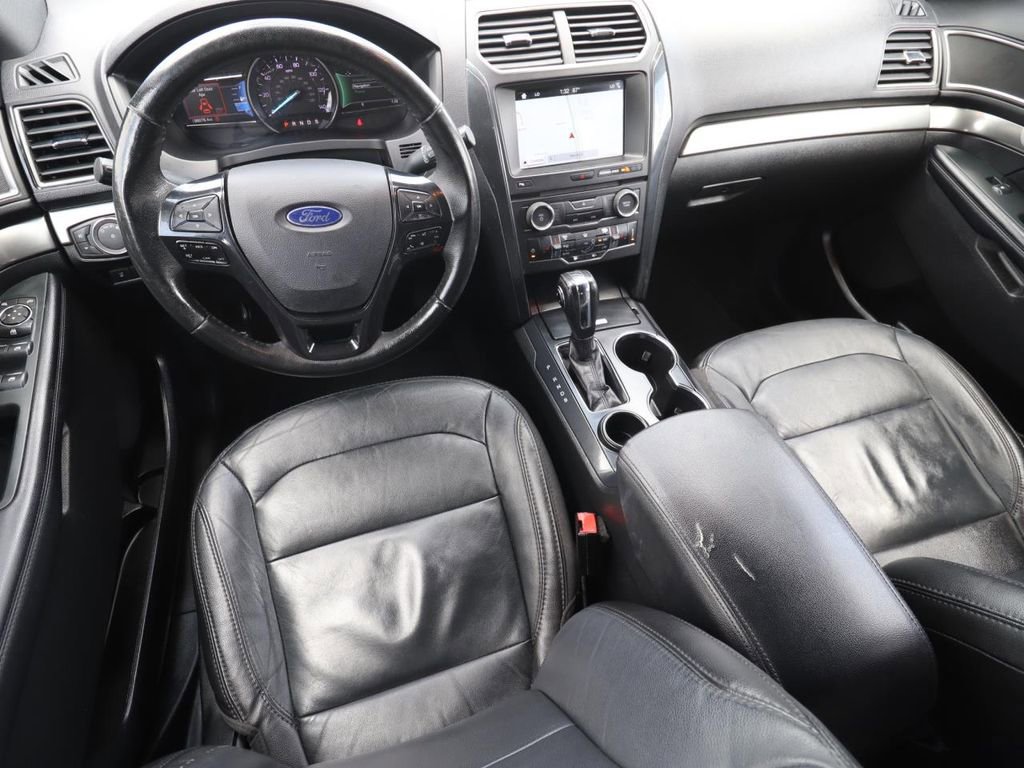 Used 2018 Ford Explorer XLT w/ Equipment Group 202A FWD image 6