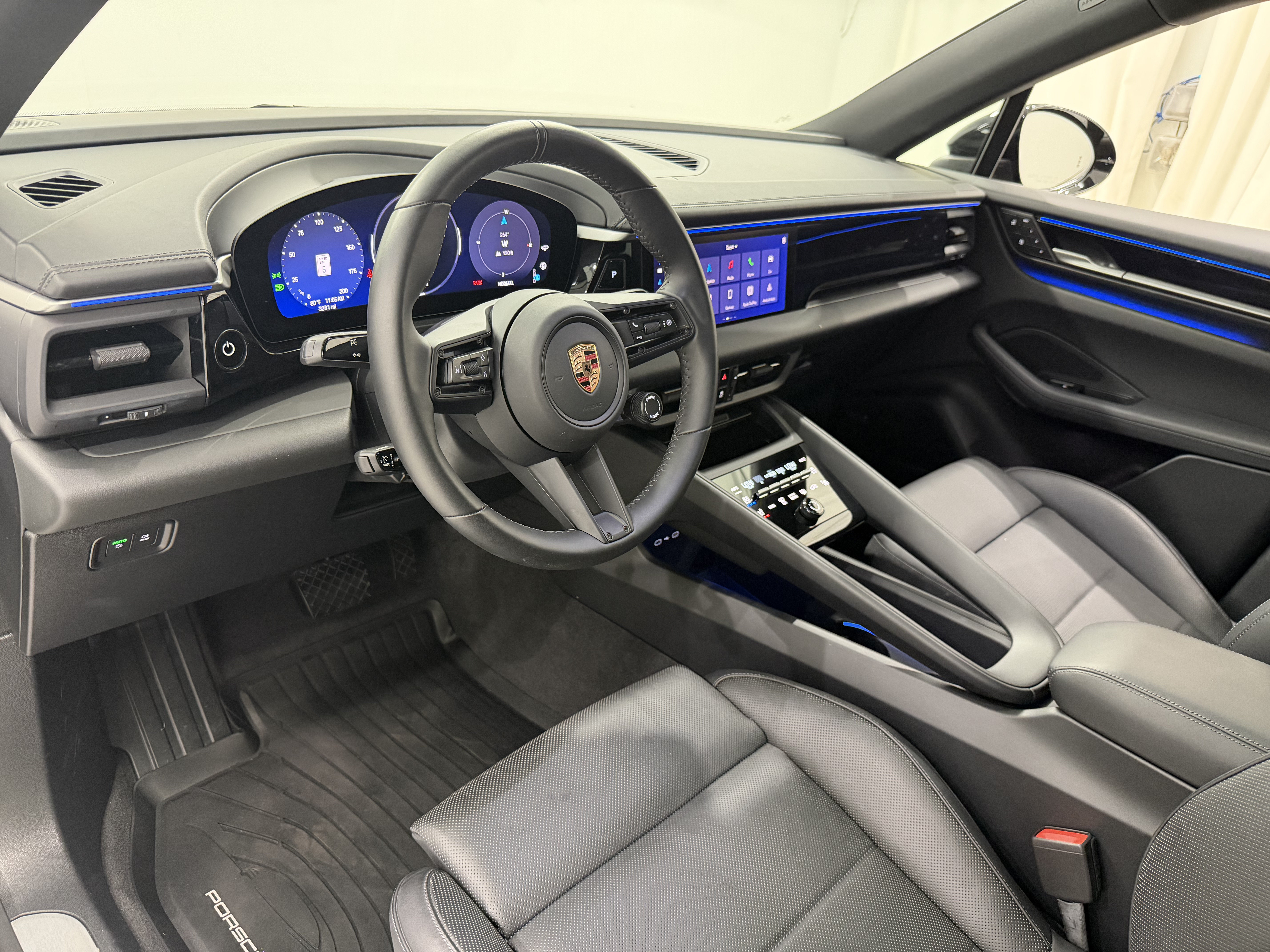 Certified 2025 Porsche Macan Electric RWD image 26