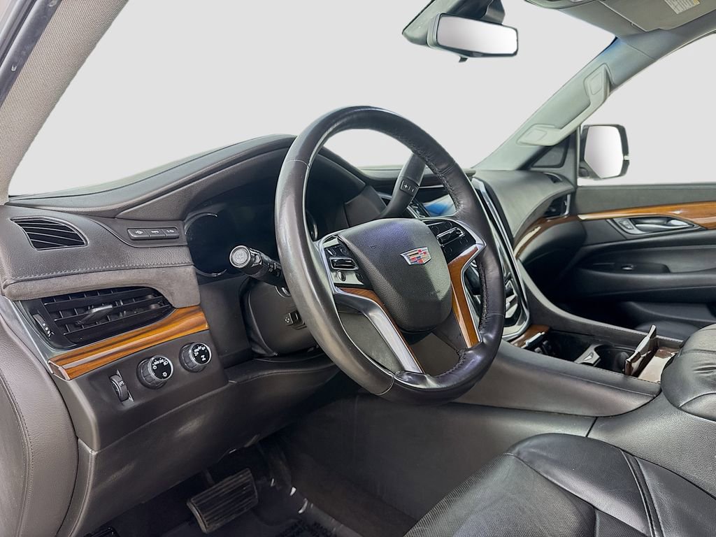 Used 2017 Cadillac Escalade Luxury AWD/4WD image 10