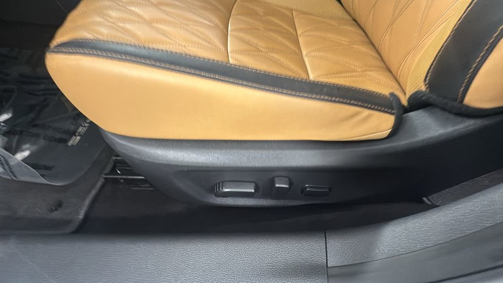 Used 2023 Nissan Sentra SV w/ SV Premium Package image 11