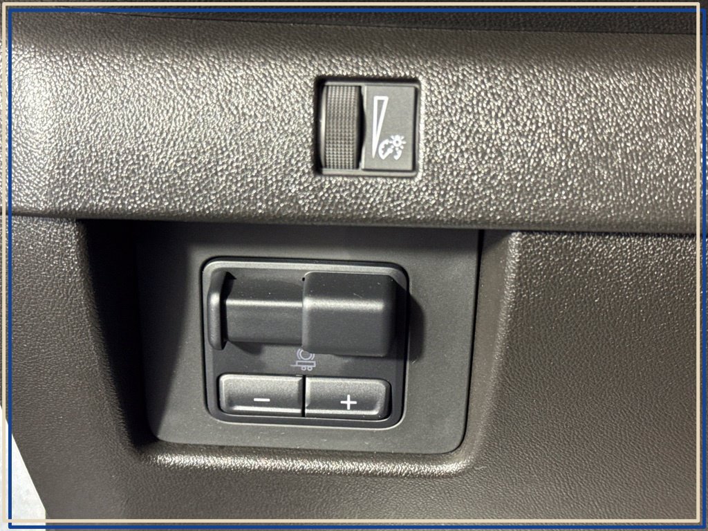 Certified 2025 Chevrolet Colorado Trail Boss AWD/4WD image 23